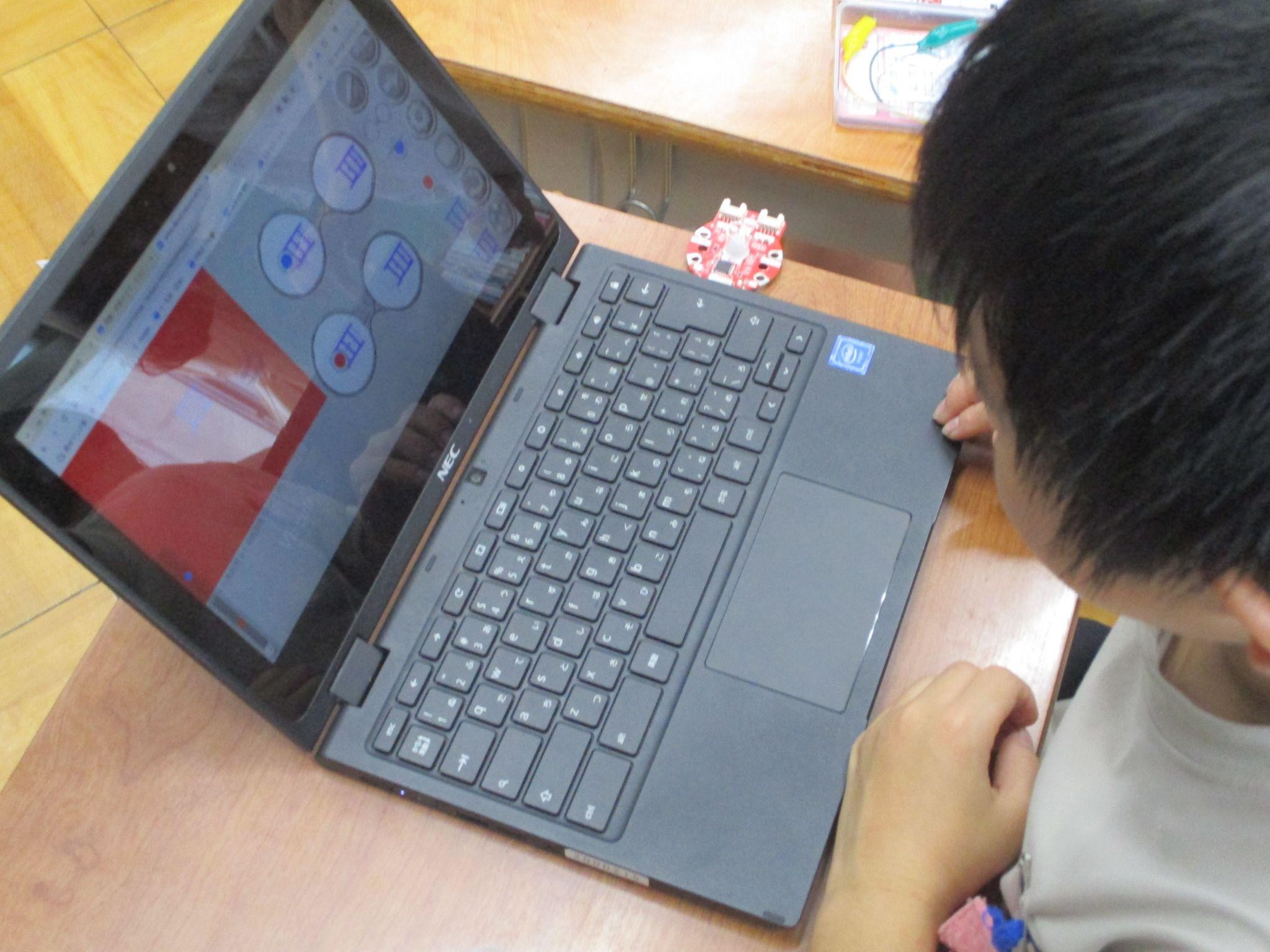 様々なプログラミングに挑戦 実践の様子