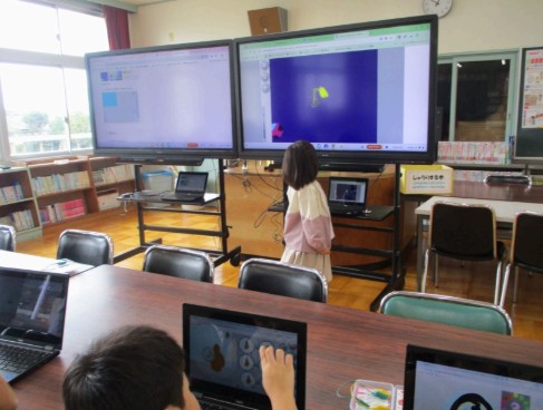 手でかざして学ぶ「見えない仕組み」 実践の様子